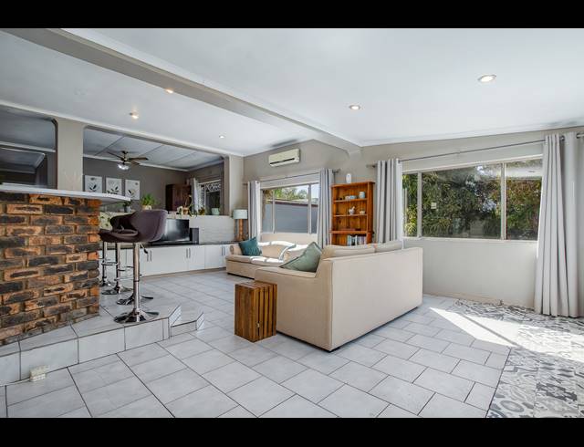 4 BEDROOM FREEHOLD FOR SALE IN PAARL NORTH
